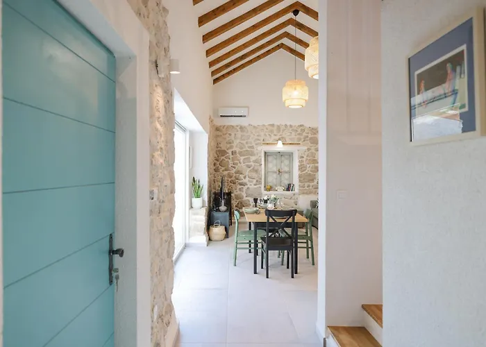 Stone House Lole