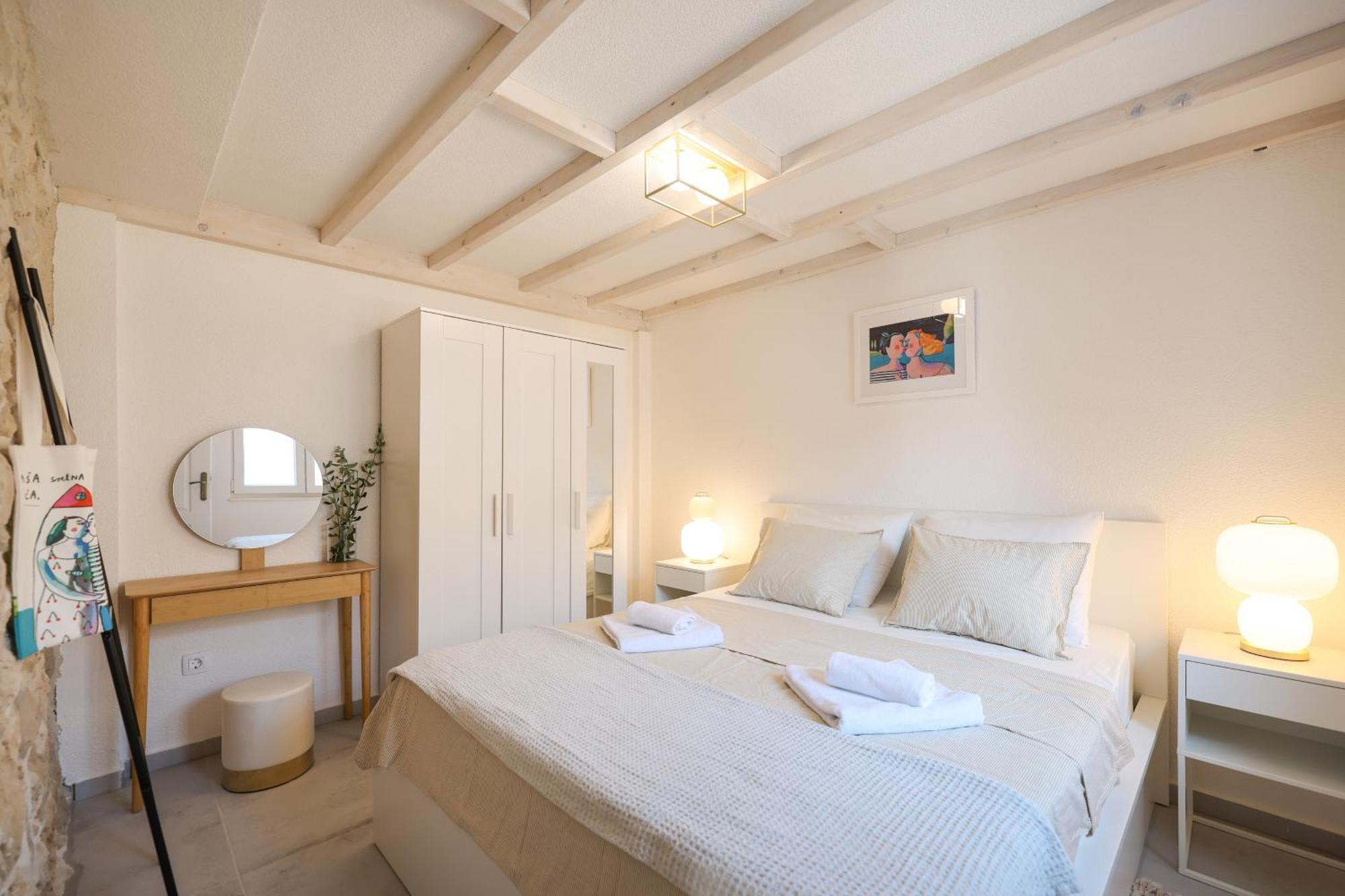Stone House Lole
