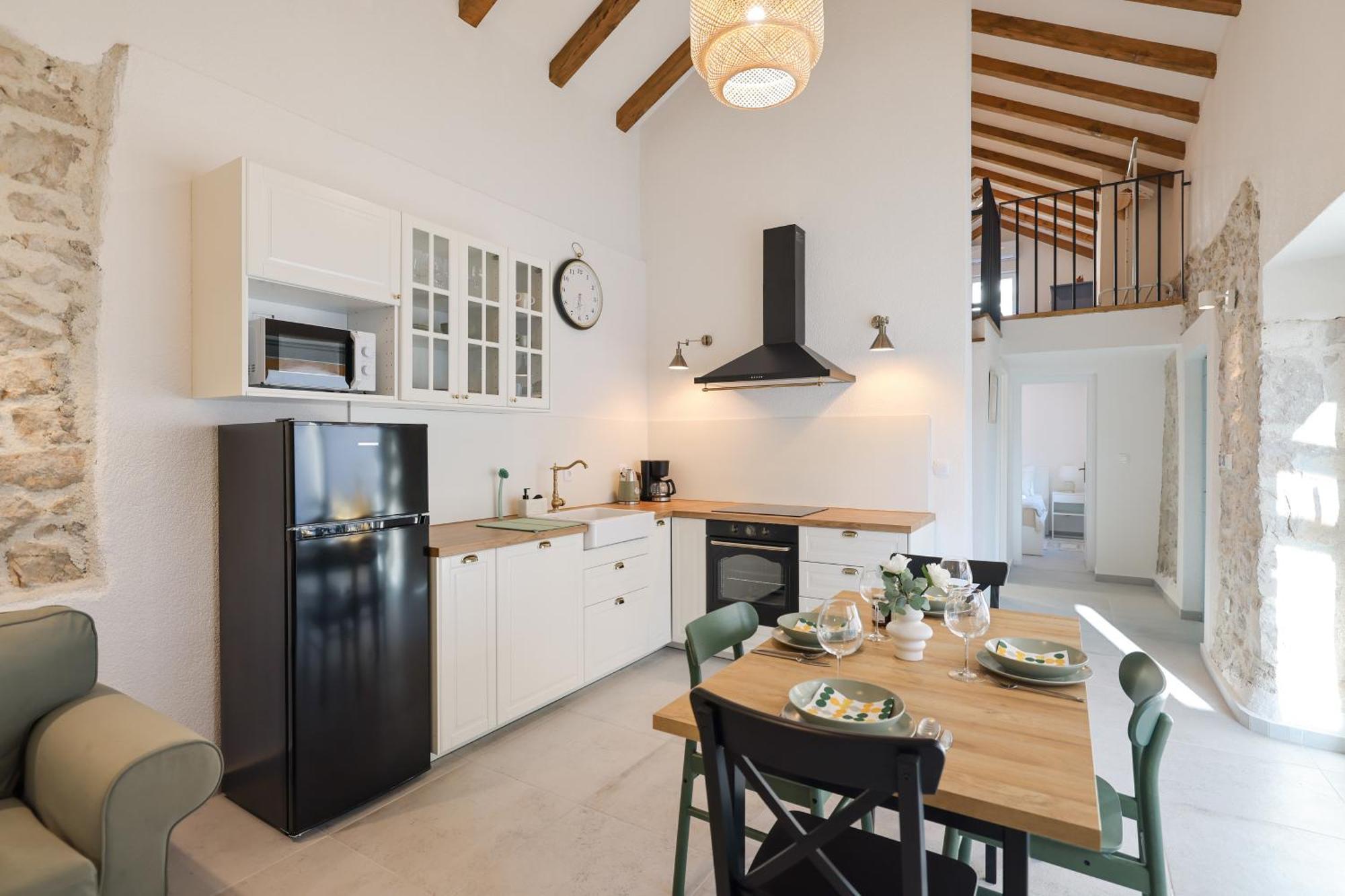 Stone House Lole