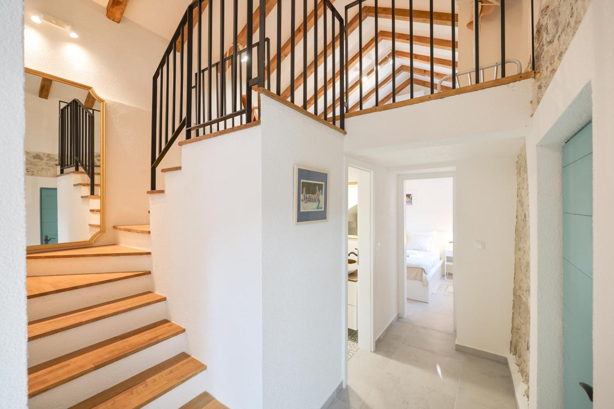 Stone House Lole *